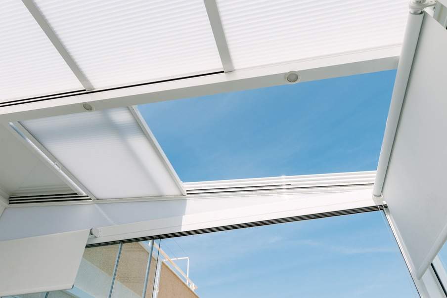 Fábrica de ventanas aluminio RPT, PVC, techos móviles, y cortina de cristal en Villaverde